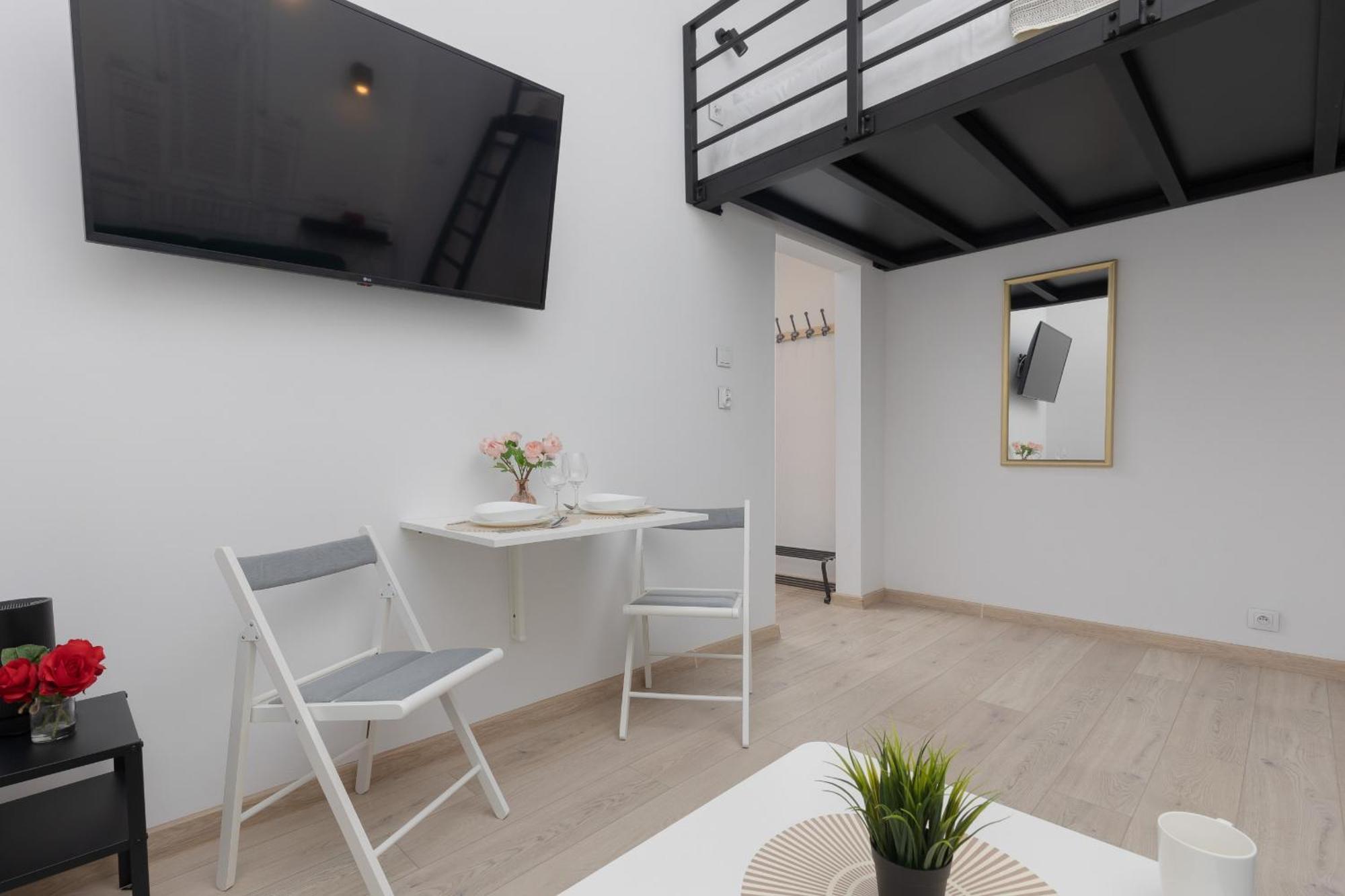 Aleja Wyzwolenia Studio with Mezzanine Warsaw Downtown by Noclegi Renters Eksteriør billede